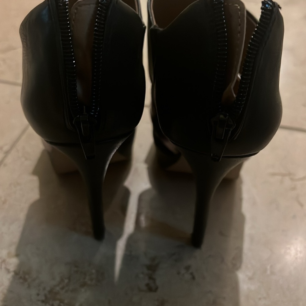 Heels - Picture 4 of 5